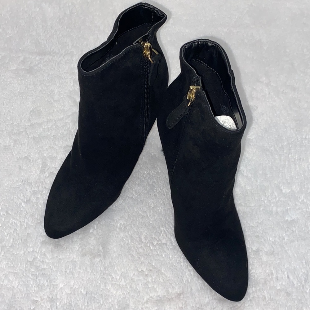 New Guess Tabare3 Suede Booties